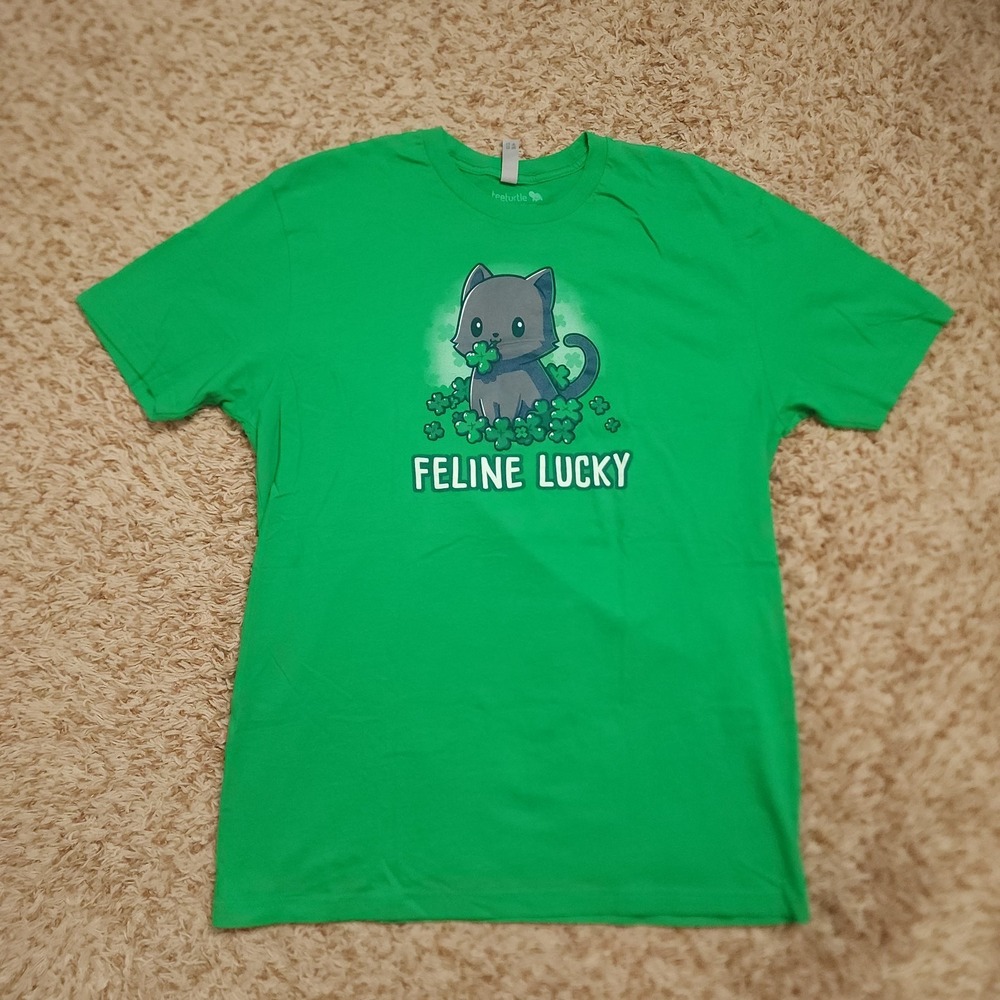 TeeTurtle Cat 4 Leaf Clover Feeling Lucky Mens L Green‎ Short Sleeve Shirt